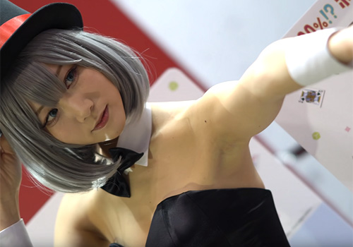 毛穴もないんじゃないかというぐらい完璧に処理されたワキを見せてくれるコスプレイヤー