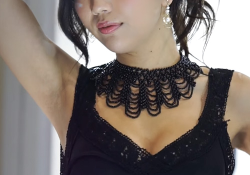 ちょっとジョリった腋の下が素敵すぎるキャンギャルたち