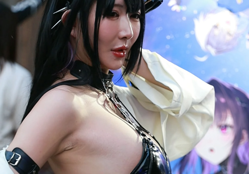 ワキの完成度が高すぎる…『勝利の女神：NIKKE』2.5周年イベントで見つけた極上コスプレイヤー