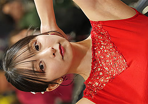 名古屋オートフェスティバル2026のキャンギャル神ワキ！ きれいな顔なのに毛穴までしっかり撮られた腋に悶絶